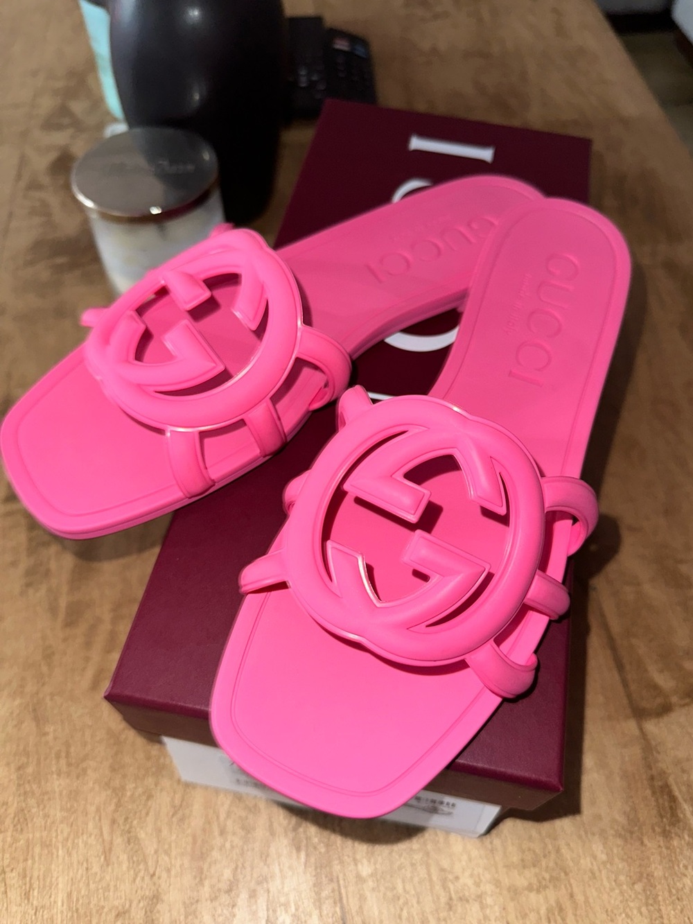 100% Gucci Pink Rubber GG Slide Sandals - Picture 2 of 8